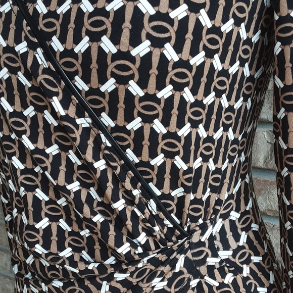 Cache long sleeve faux wrap top. - Picture 3 of 7